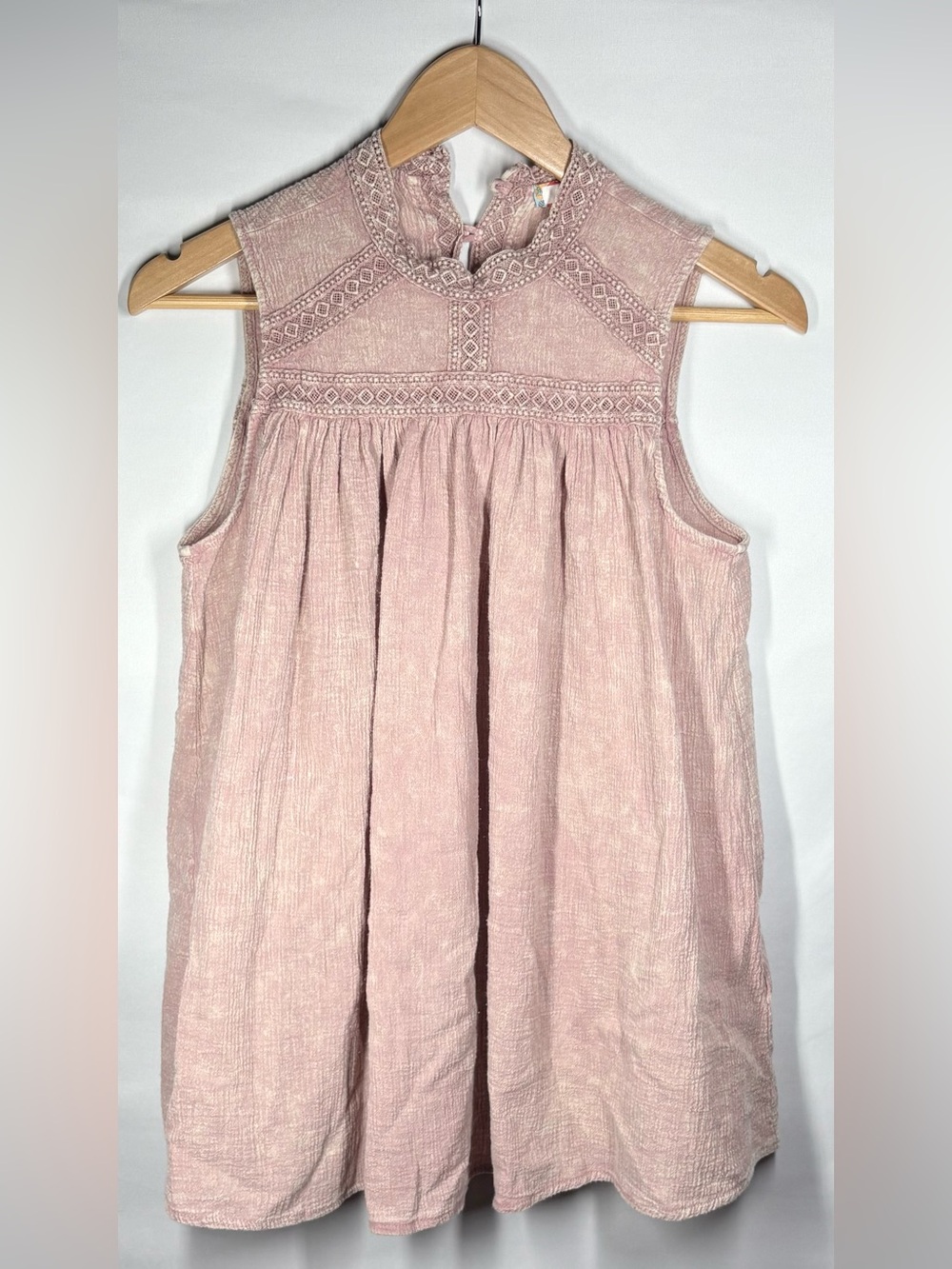 Anthropologie ERI + ALI Sleeveless Pink Embroidered Lace Yoke Top. 100% Cotton